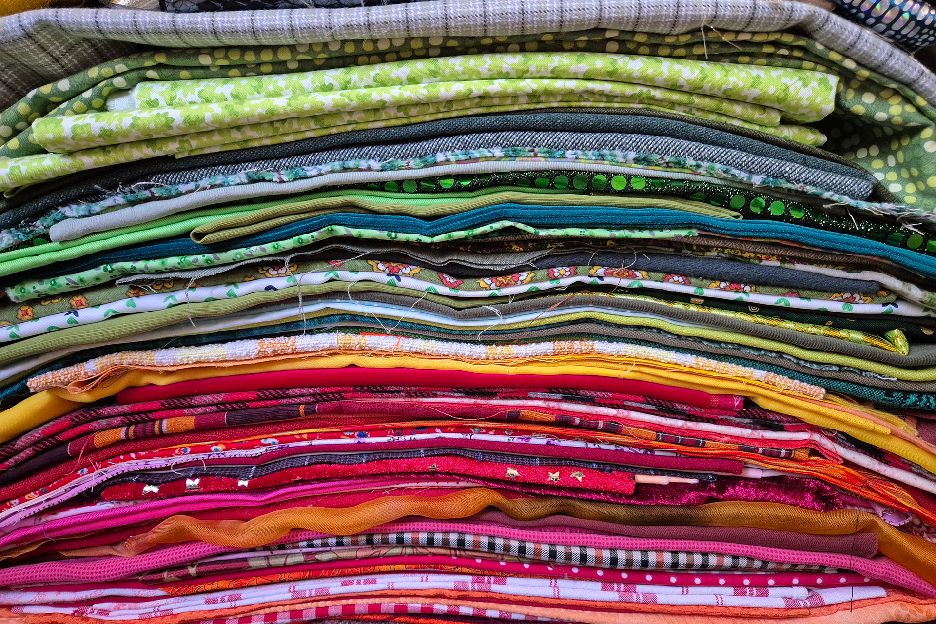 Aufgeschichteter Stoff.