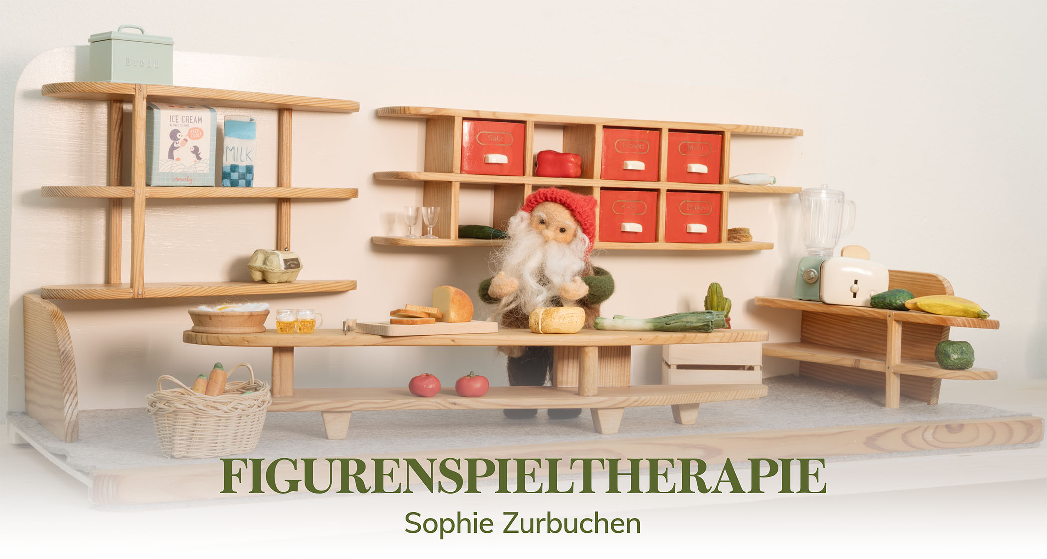 Figurenspieltherapie Sophie Zurbuchen Titelbild, Zwergenfigur in Holzladen